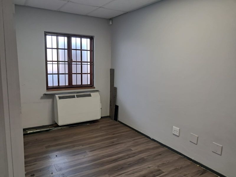 99m2 Office to let in Highveld - Photo 5