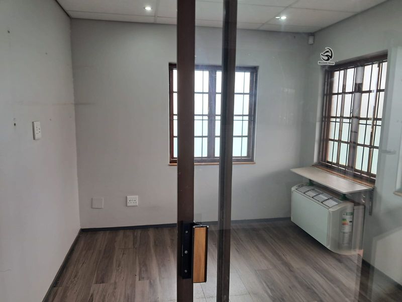 99m2 Office to let in Highveld - Photo 3