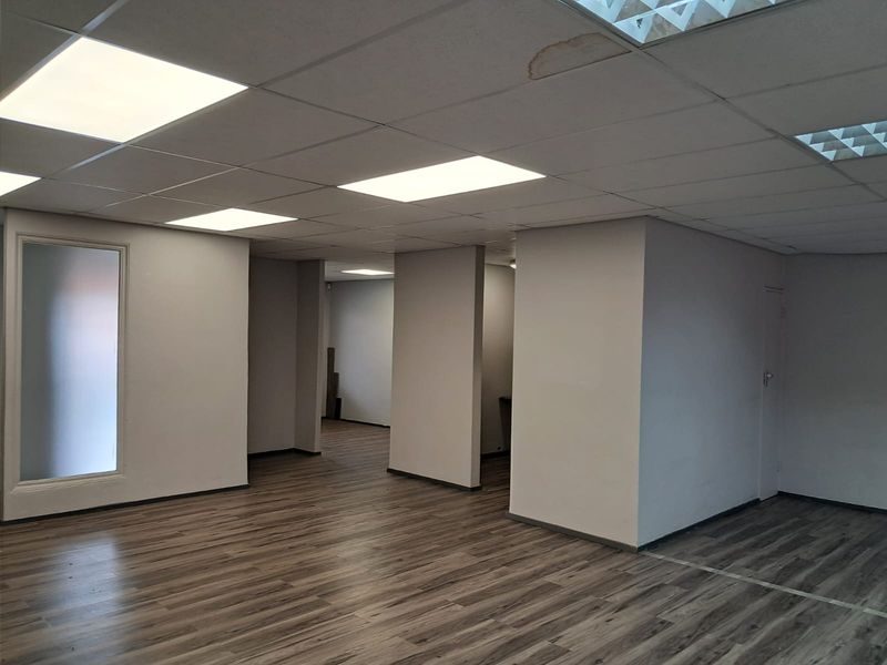 99m2 Office to let in Highveld - Photo 4