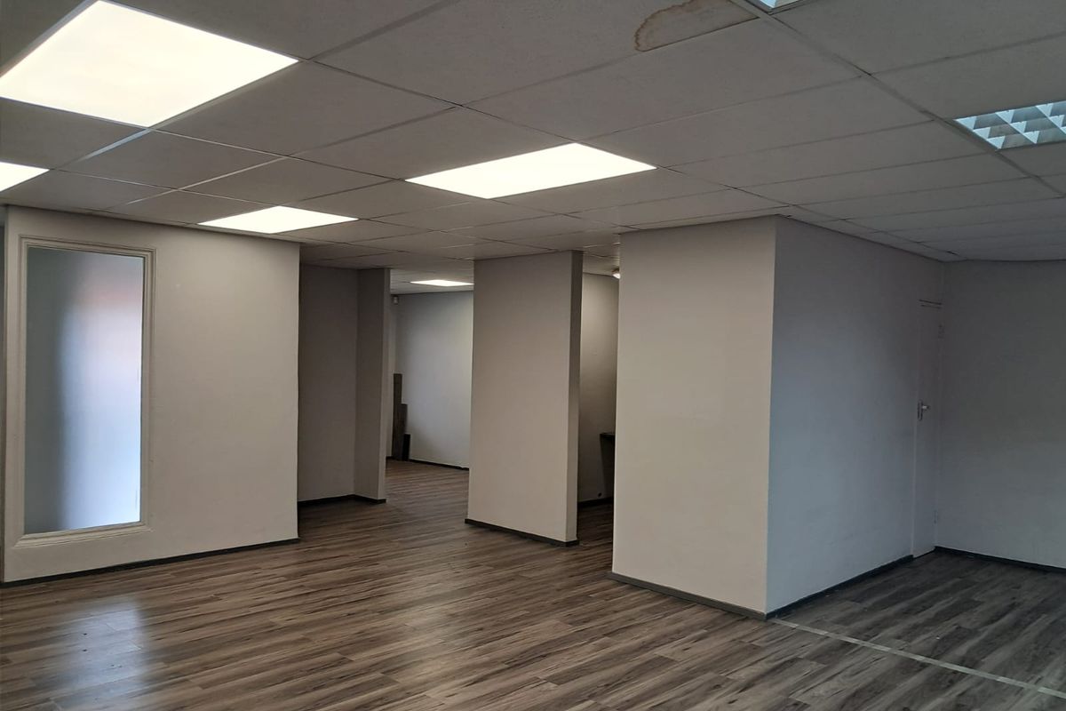 99m2 Office to let in Highveld - Photo 4