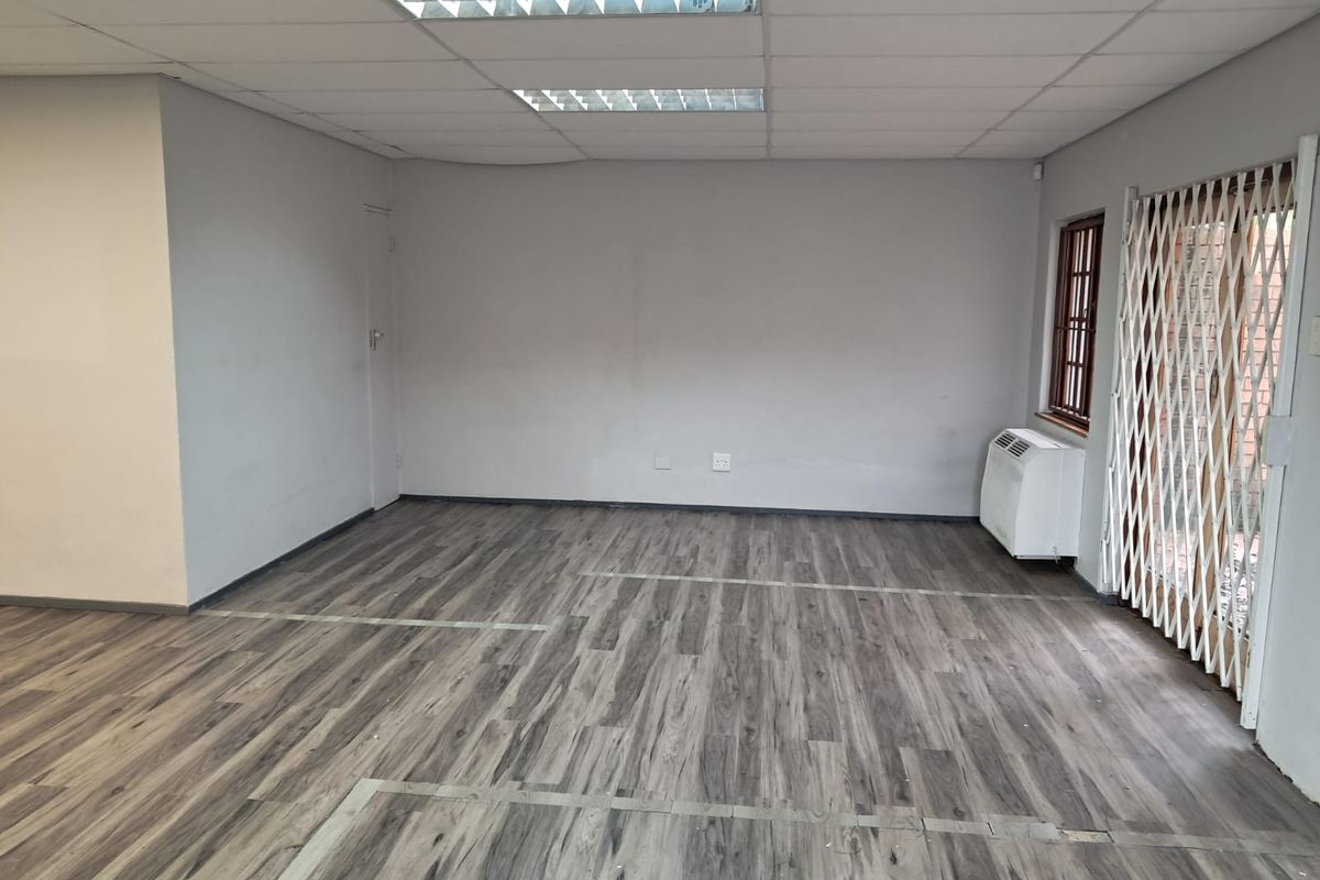 99m2 Office to let in Highveld - Photo 2
