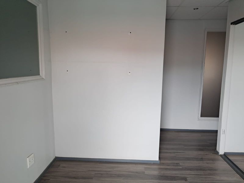 99m2 Office to let in Highveld - Photo 6