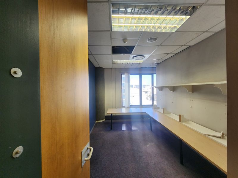 Offices to let in Sandown, Sandton - Photo 5