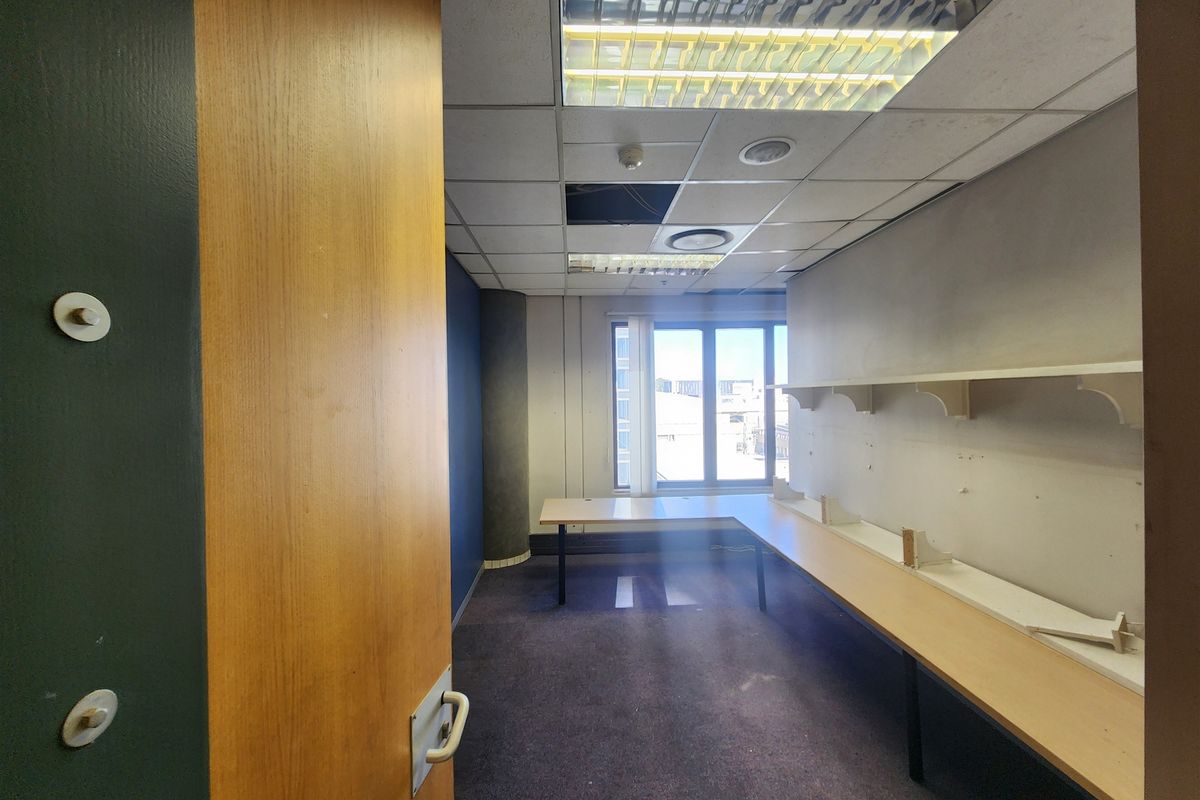 Offices to let in Sandown, Sandton - Photo 5