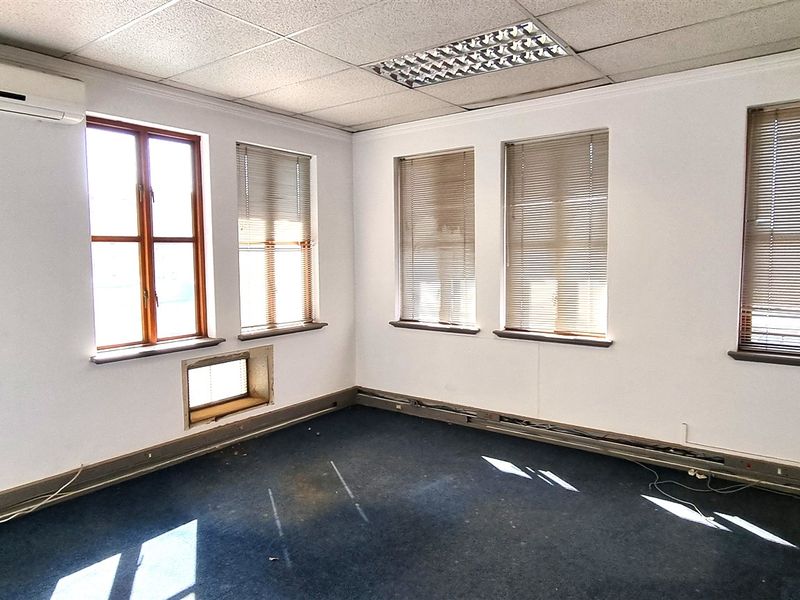 Office space to let in a Freestanding building in Rivonia - Photo 8