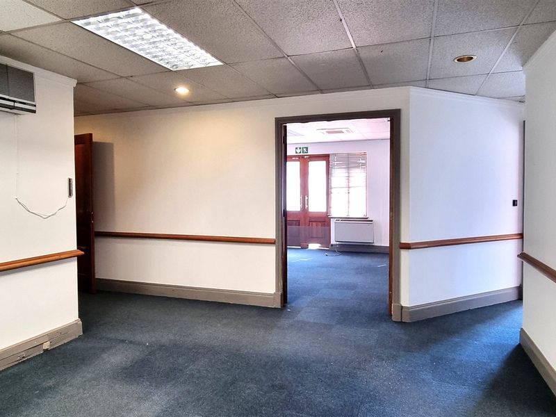 Office space to let in a Freestanding building in Rivonia - Photo 4