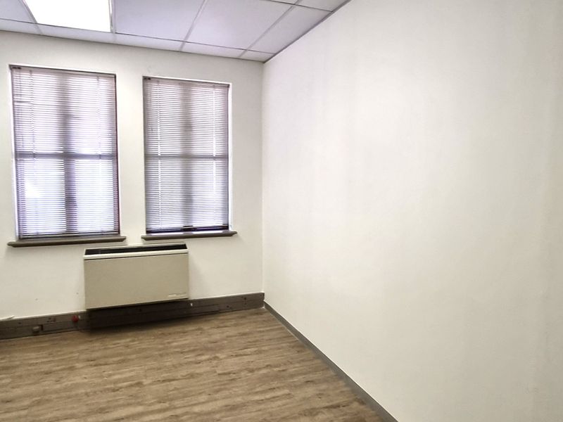 Office space to let Ground floor in Eden Park - Photo 7