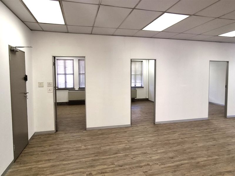 Office space to let Ground floor in Eden Park - Photo 4