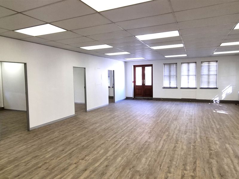 Office space to let Ground floor in Eden Park - Photo 3