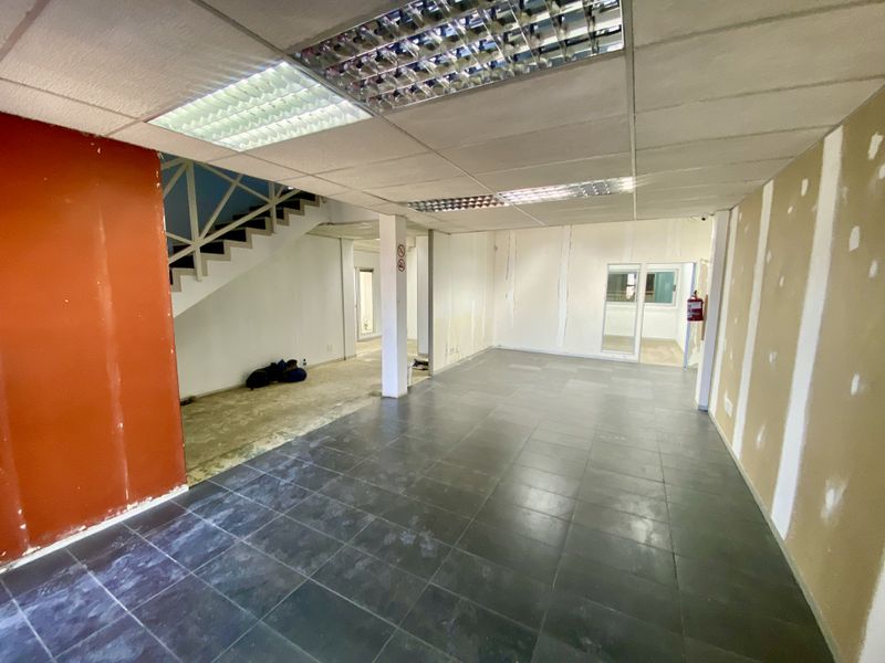 1,418m2 Prime Industrial Warehouse To Let | High-Exposure Corner Unit – Halfway House - Photo 10