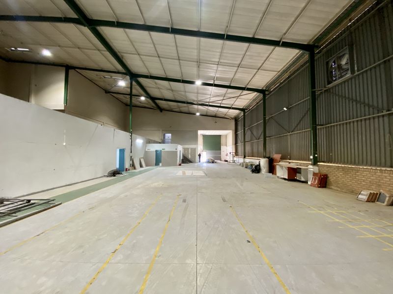 1,418m2 Prime Industrial Warehouse To Let | High-Exposure Corner Unit – Halfway House - Photo 6