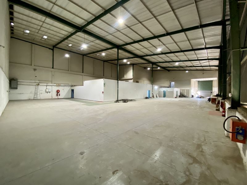 1,418m2 Prime Industrial Warehouse To Let | High-Exposure Corner Unit – Halfway House - Photo 7