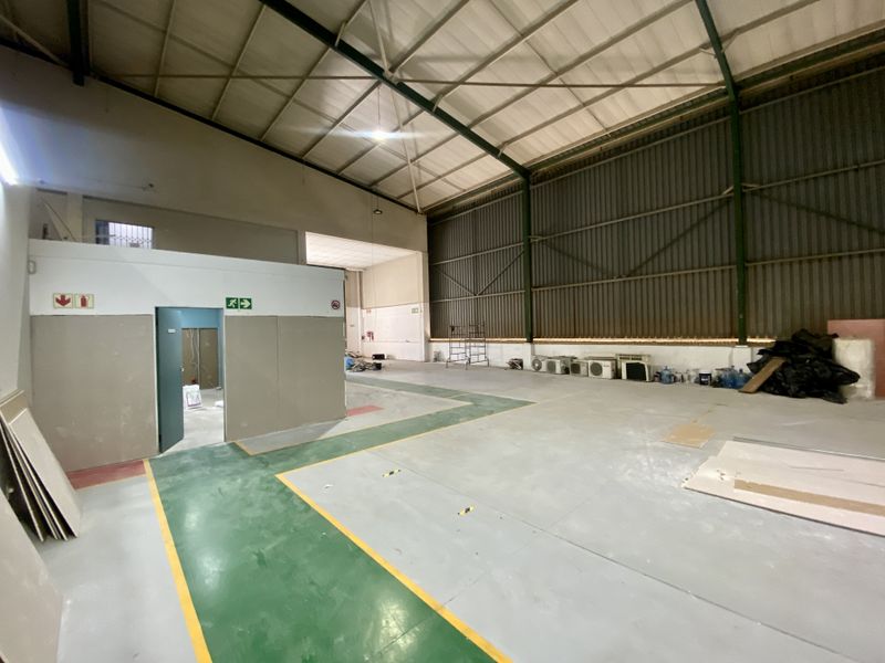 1,418m2 Prime Industrial Warehouse To Let | High-Exposure Corner Unit – Halfway House - Photo 9