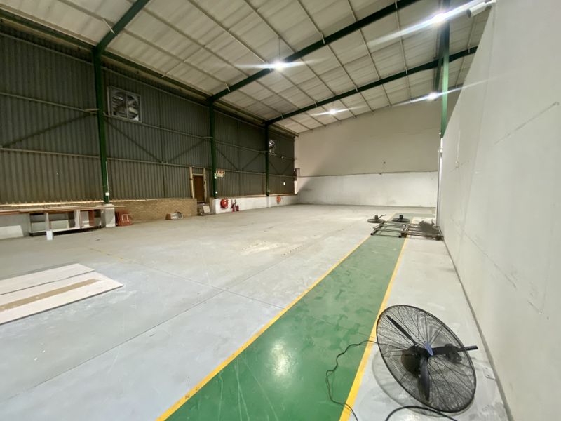 1,418m2 Prime Industrial Warehouse To Let | High-Exposure Corner Unit – Halfway House - Photo 8