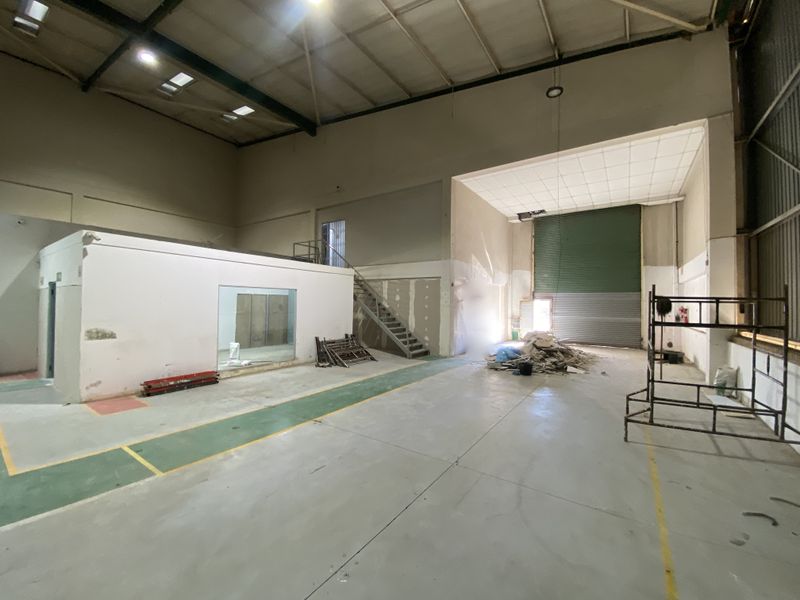 1,418m2 Prime Industrial Warehouse To Let | High-Exposure Corner Unit – Halfway House - Photo 4