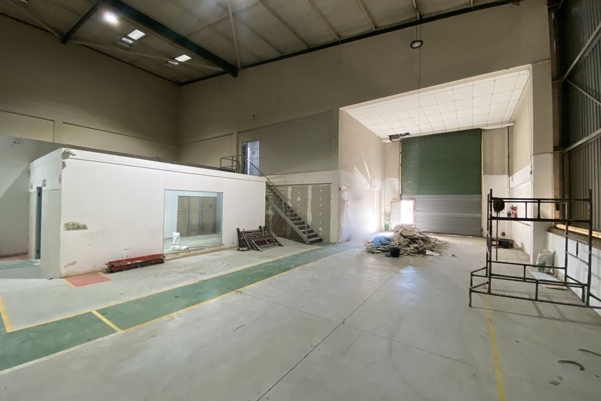1,418m2 Prime Industrial Warehouse To Let | High-Exposure Corner Unit – Halfway House - Photo 4