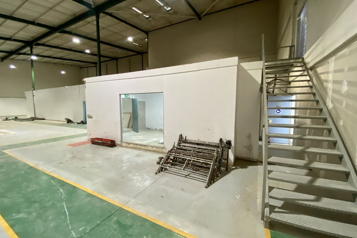 1,418m2 Prime Industrial Warehouse To Let | High-Exposure Corner Unit – Halfway House - Photo 2