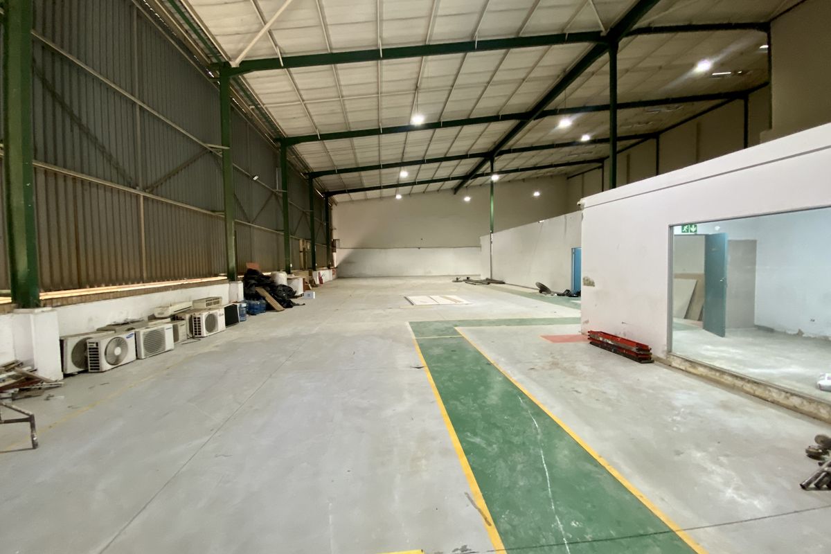 1,418m2 Prime Industrial Warehouse To Let | High-Exposure Corner Unit – Halfway House - Photo 3