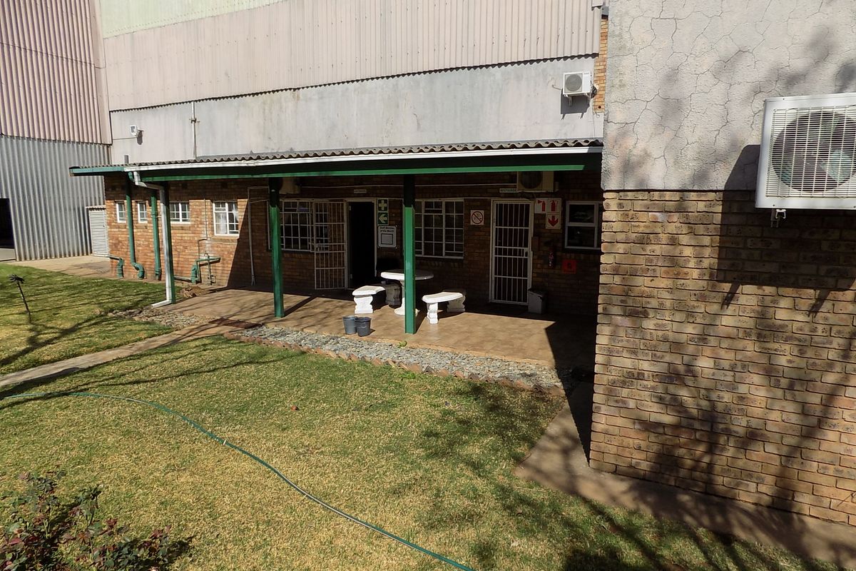 Building for sale near town - Photo 5