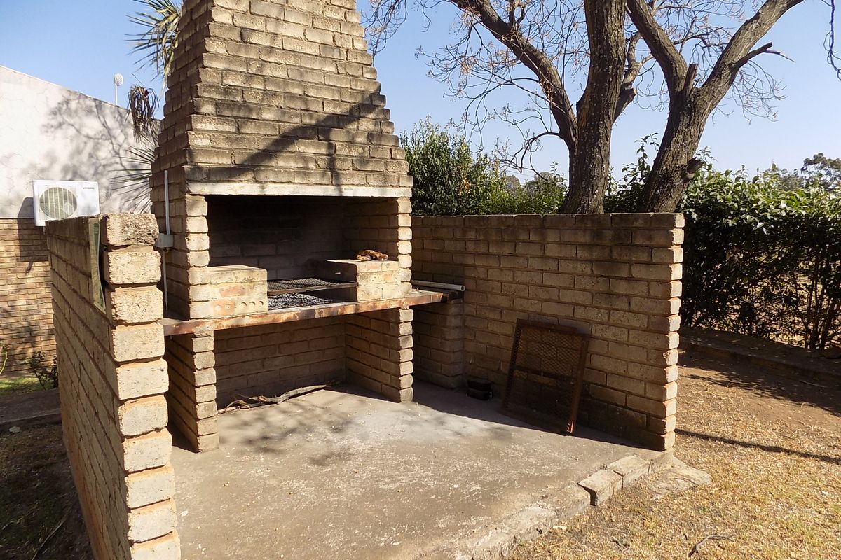 Building for sale near town - Photo 4