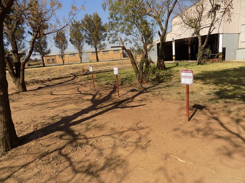 Building for sale near town - Photo 3