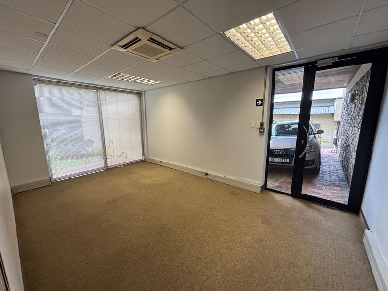 VCC Estate Office Park - 90sqm office to let at R15562-00 per month plus Vat - Photo 4