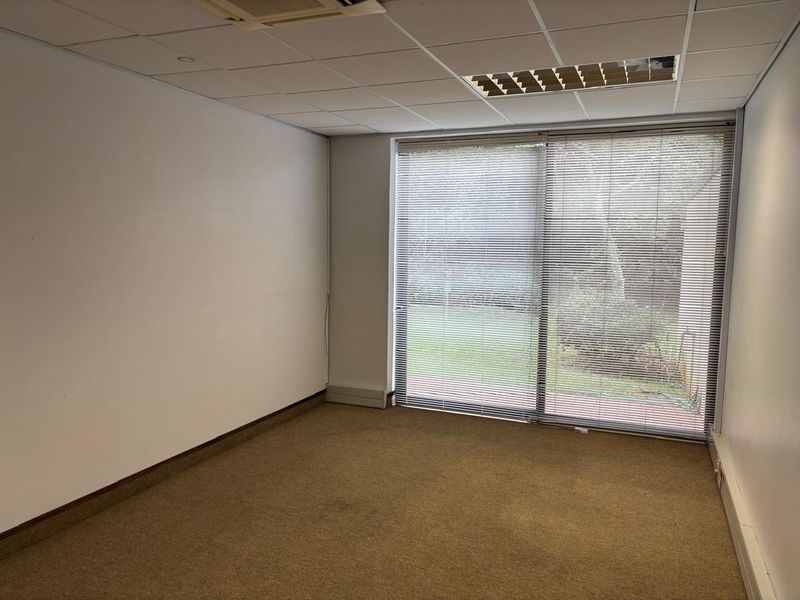 VCC Estate Office Park - 90sqm office to let at R15562-00 per month plus Vat - Photo 5