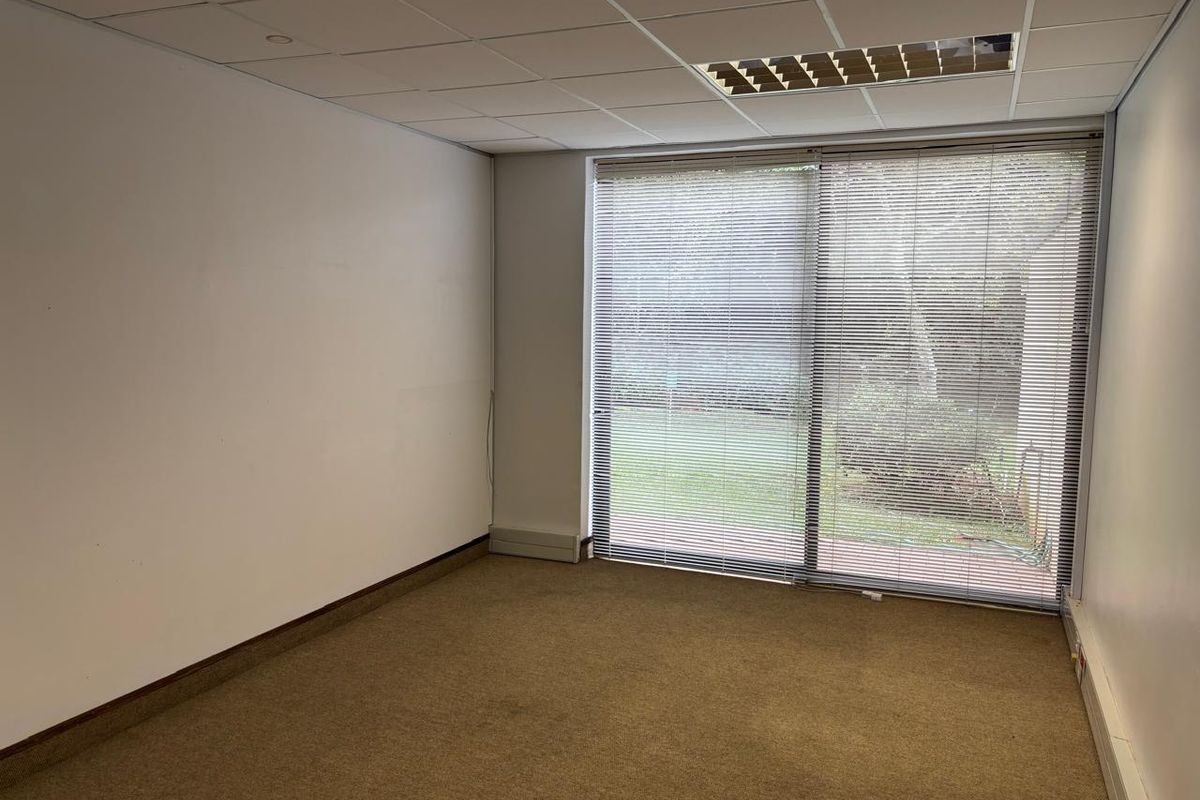 VCC Estate Office Park - 90sqm office to let at R15562-00 per month plus Vat - Photo 5