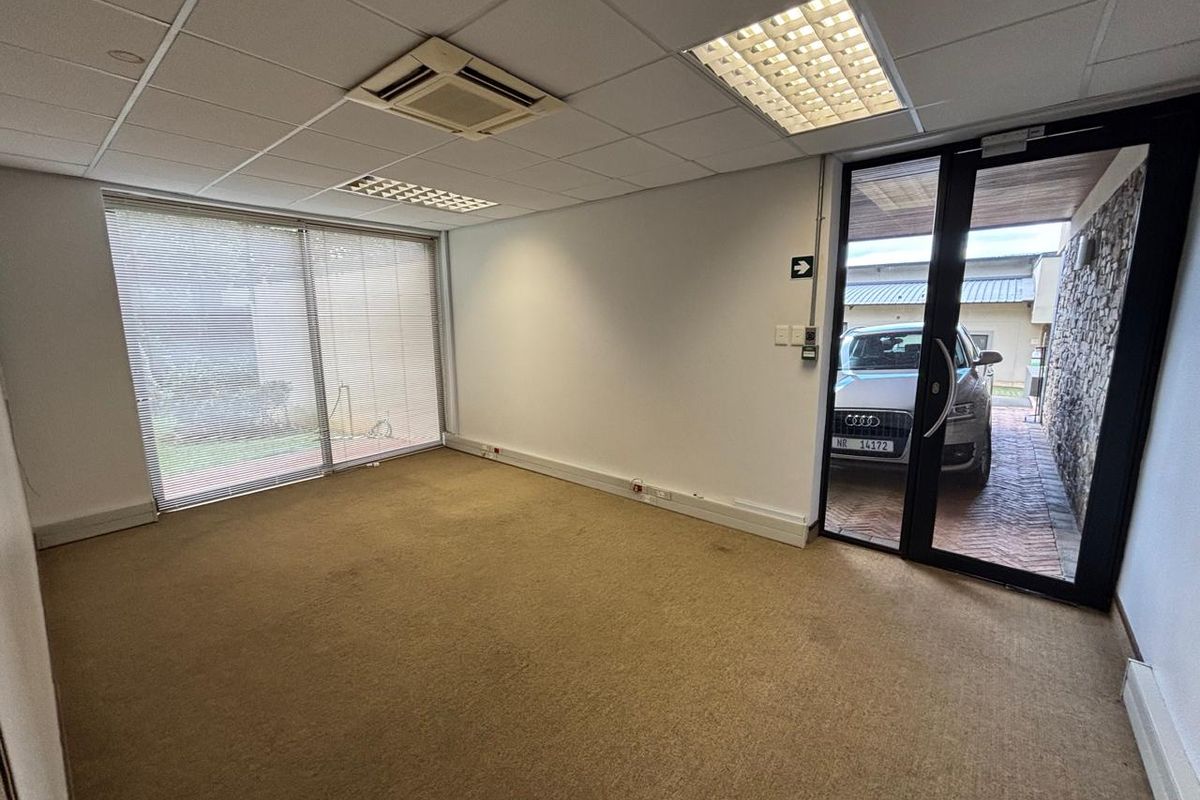 VCC Estate Office Park - 90sqm office to let at R15562-00 per month plus Vat - Photo 4