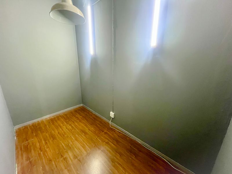 120m2 office space to let in Braamfontein Werf - Photo 6