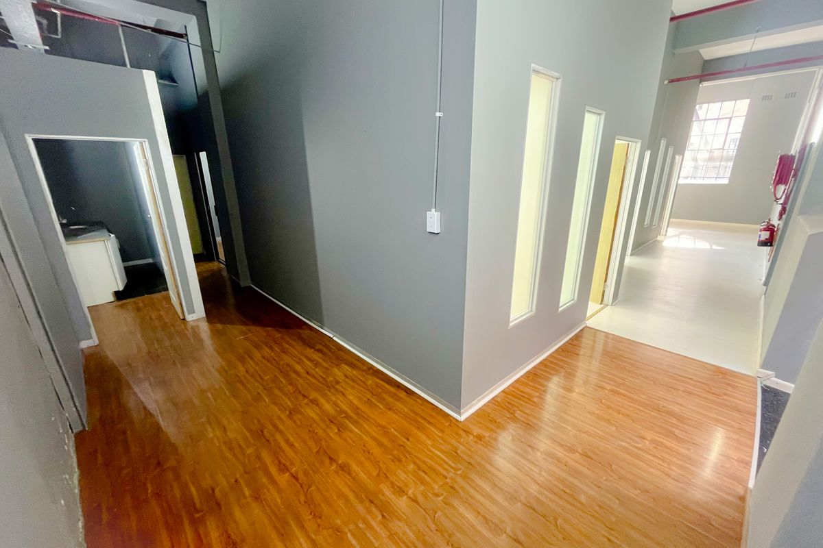 120m2 office space to let in Braamfontein Werf - Photo 2