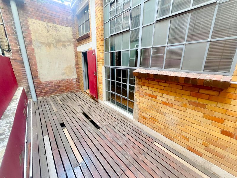 120m2 office space to let in Braamfontein Werf - Photo 8