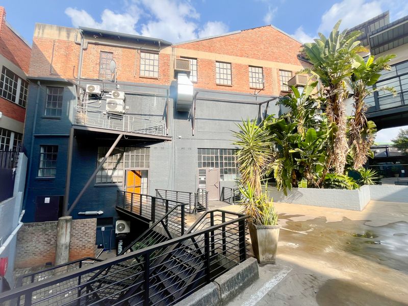 120m2 office space to let in Braamfontein Werf - Photo 9
