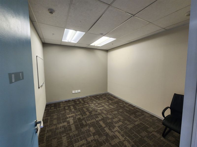Offices space to let in Sandton - Photo 10