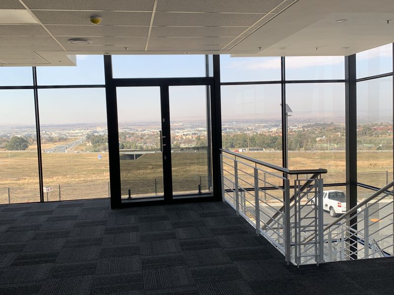 Newly developed industrial units to let in Airport Park - Photo 10