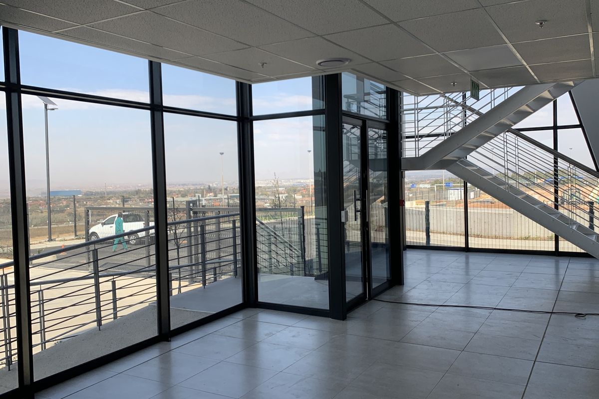 Newly developed industrial units to let in Airport Park - Photo 4