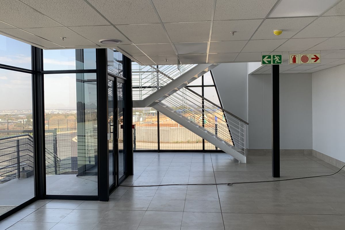 Newly developed industrial units to let in Airport Park - Photo 5