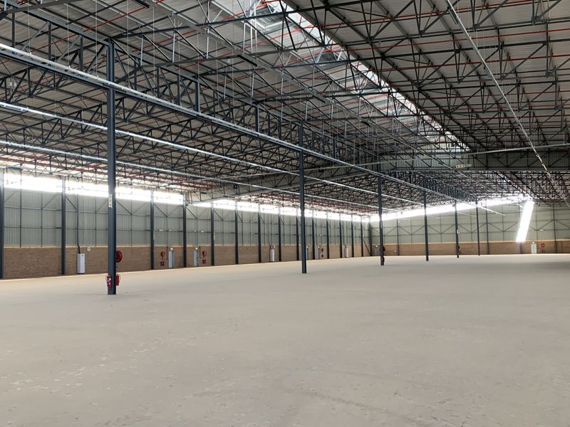 Warehouse to let in Airport Park - Photo 2