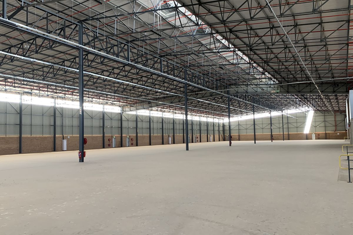 Warehouse to let in Airport Park - Photo 2