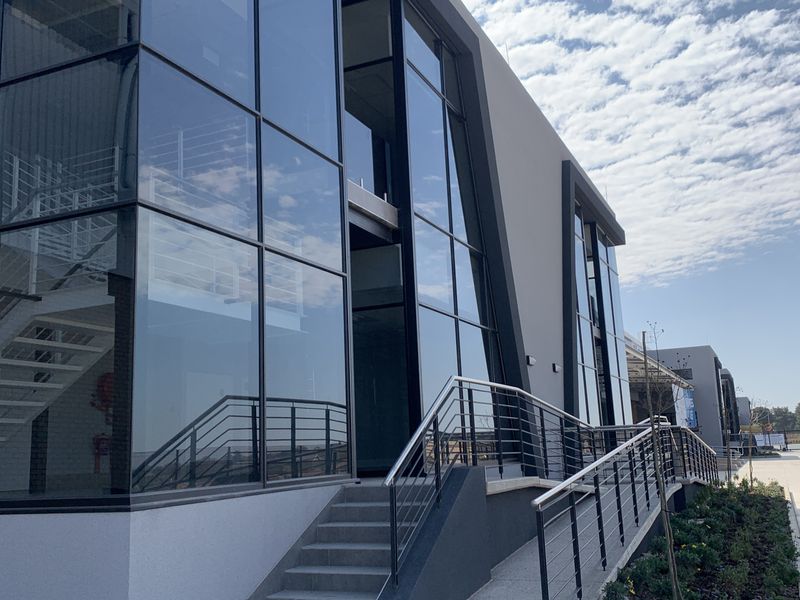 Warehouse to let in Airport Park - Photo 3