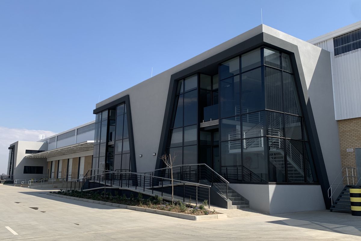 Warehouse to let in Airport Park - Photo 2