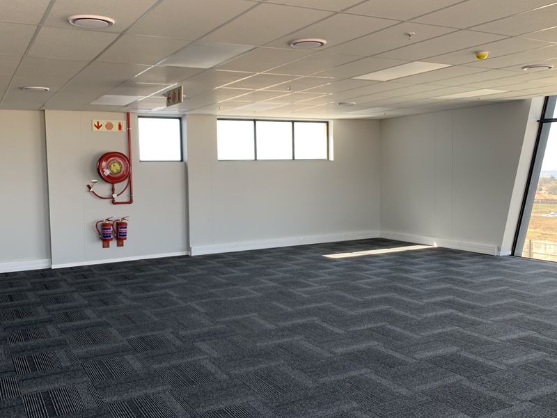 Newly developed industrial units to let in Airport Park - Photo 5