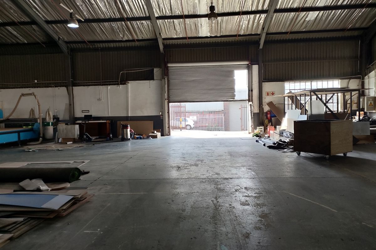 1946m2  Warehouse  - TO LEASE - Photo 5
