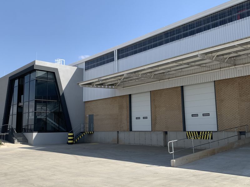 Sate of the art industrial unit to let in Airport Park - Photo 2
