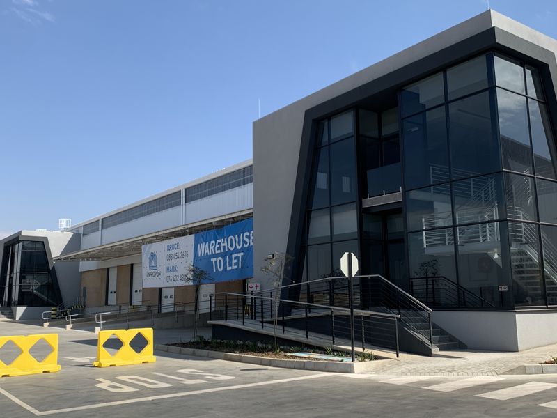 Sate of the art industrial unit to let in Airport Park - Photo 3