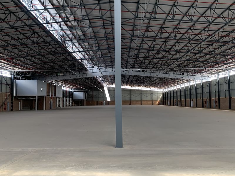 Sate of the art industrial unit to let in Airport Park - Photo 9
