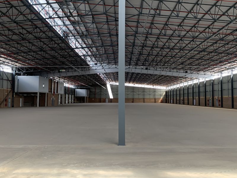 Sate of the art industrial unit to let in Airport Park - Photo 8