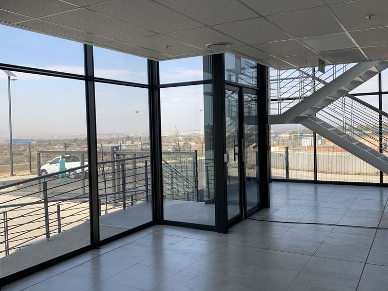 Logistics facility to let in Airport Park - Photo 10