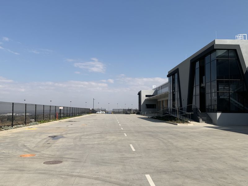Logistics facility to let in Airport Park - Photo 8