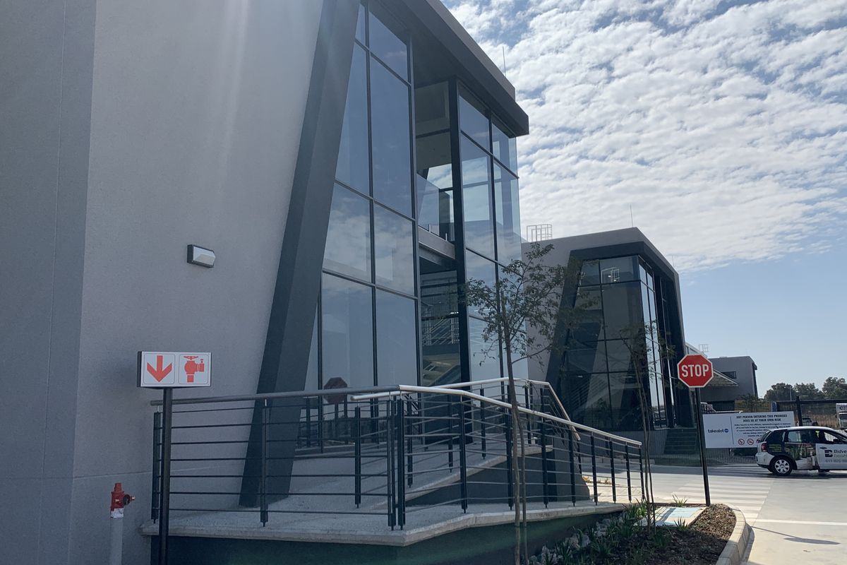 Logistics facility to let in Airport Park - Photo 5